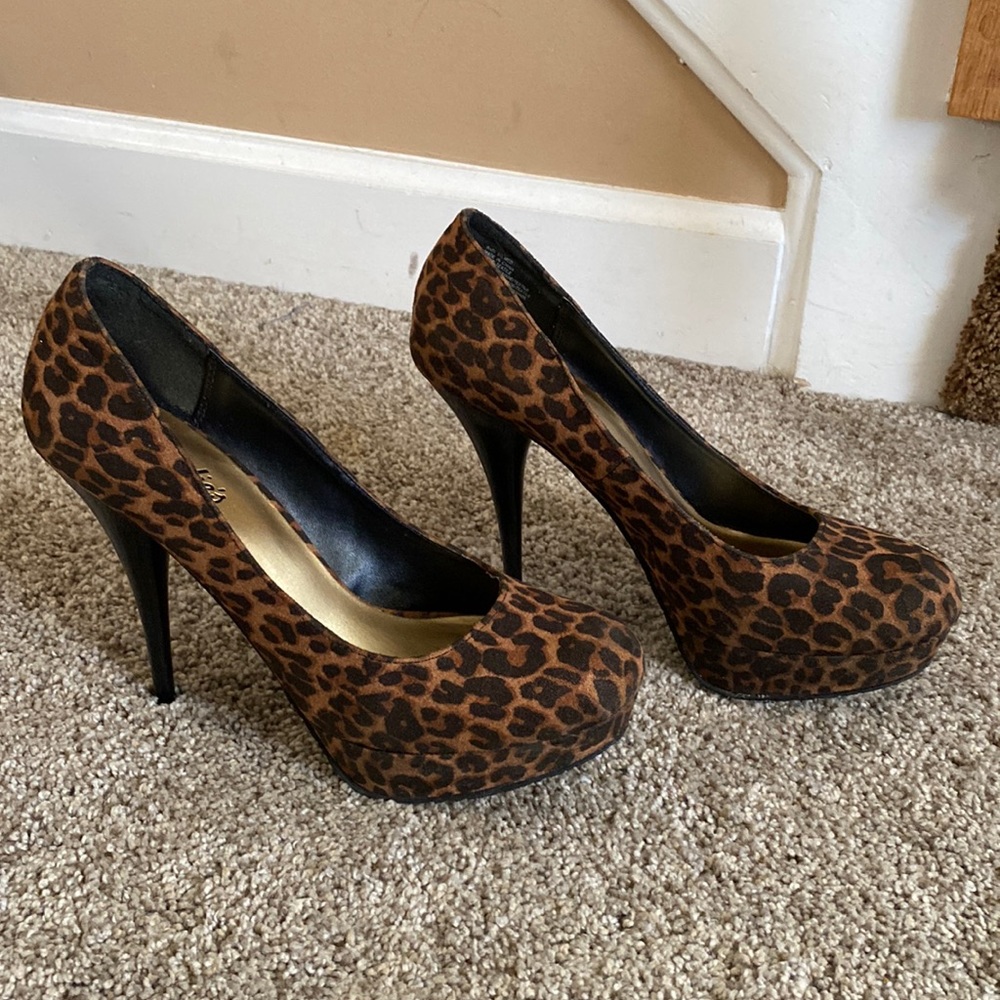 Gently used leopard pumps